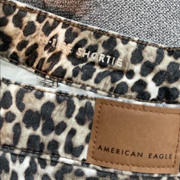 AMERICAN EAGLE AE NE(X)T LEVEL HIGH-WAISTED DENIM SHORT SHORT - Picture 5 of 6